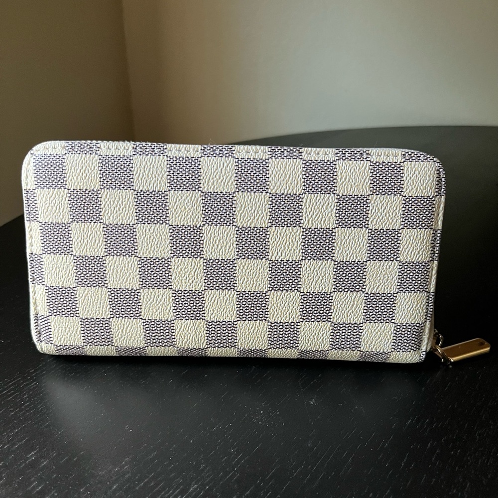 White checkered long wallet